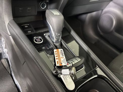 Used 2024 Nissan Kicks SR image 17