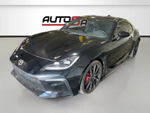 Used 2025 Toyota GR86 Premium w/ Performance Package RWD image 3