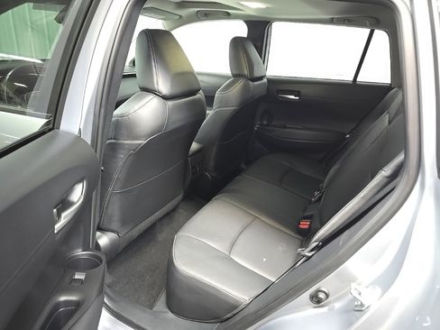 Used 2022 Toyota Corolla Cross XLE image 31