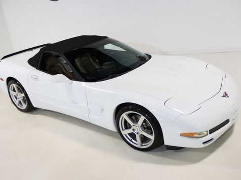 Used 2004 Chevrolet Corvette w/ Preferred Equipment Group image 8