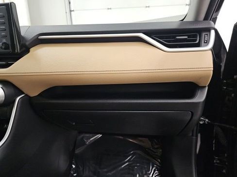 Used 2019 Toyota RAV4 XLE w/ Convenience Package image 38