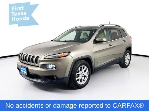 Used 2017 Jeep Cherokee Latitude w/ Comfort/Convenience Group image 3