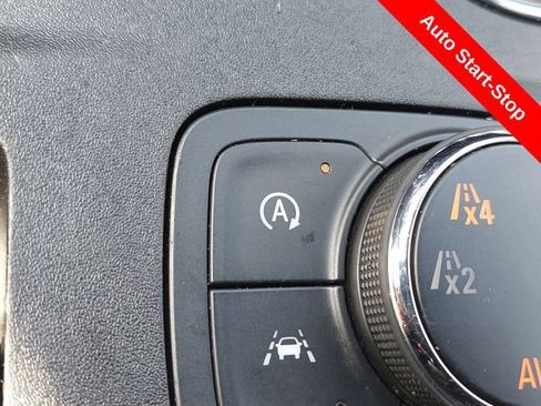 Used 2023 Chevrolet Traverse LT w/ Rear Camera Mirror Package AWD/4WD image 18
