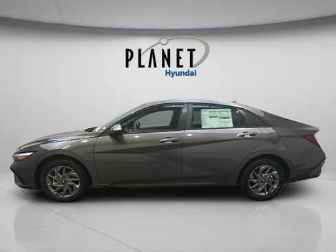 New 2026 Hyundai Elantra Blue image 2