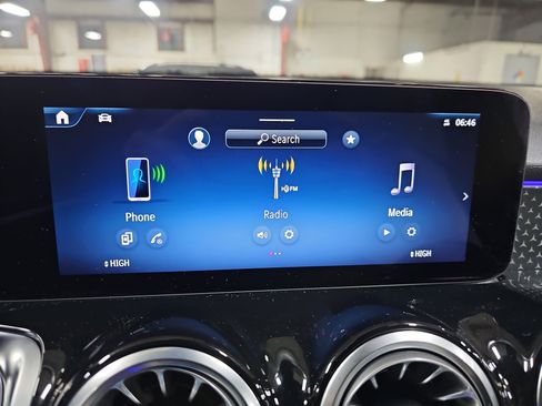 New 2025 Mercedes-Benz GLB 250 image 23