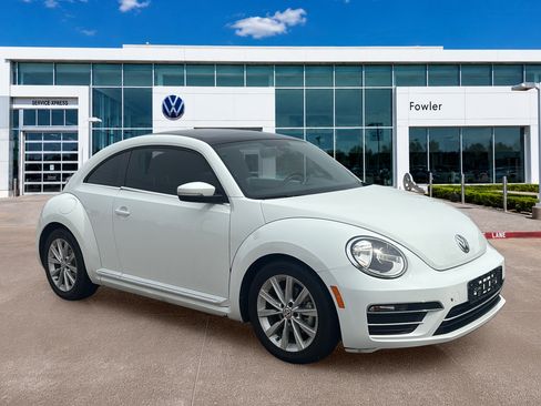 Used 2018 Volkswagen Beetle 2.0T SE FWD image 3