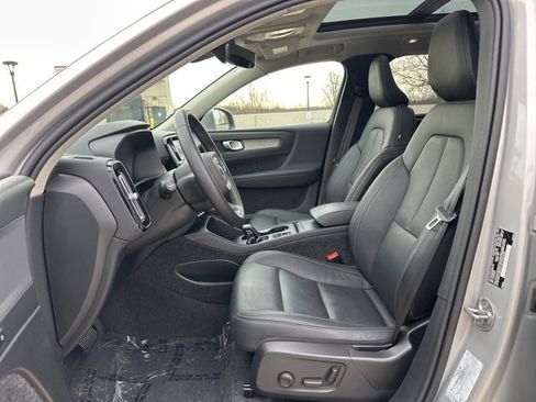 Certified 2025 Volvo XC40 B5 Core image 15