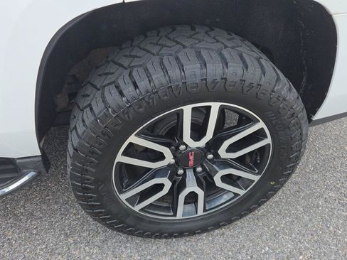 Used 2018 GMC Yukon SLT w/ Open Road Package AWD/4WD image 9