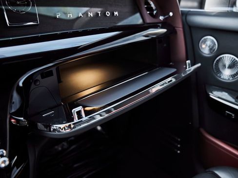 Used 2024 Rolls-Royce Phantom Sedan RWD image 99
