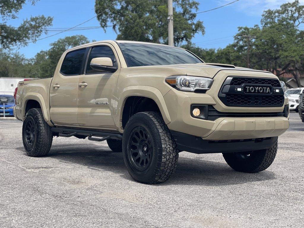 Used 2017 Toyota Tacoma TRD Sport w/ Tow Package RWD image 9