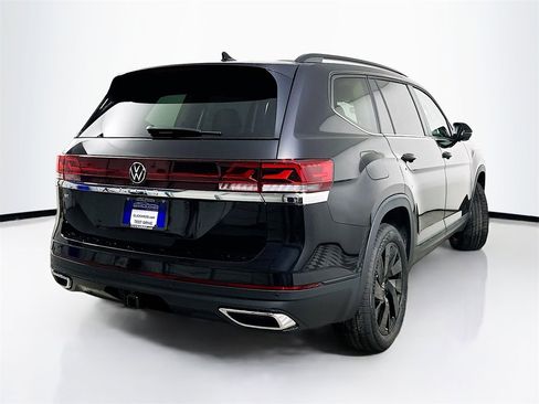 Used 2025 Volkswagen Atlas SE image 7