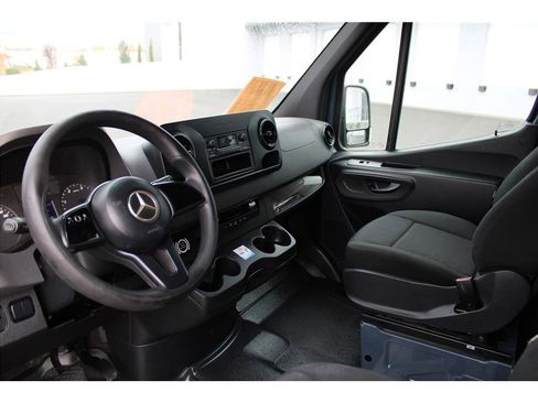 Used 2019 Mercedes-Benz Sprinter 170 image 11