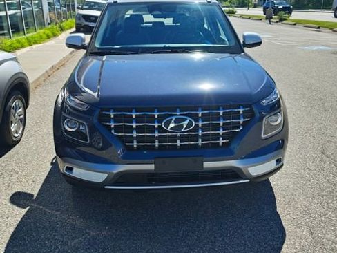 Certified 2023 Hyundai Venue Limited w/ Cargo Package FWD image 14