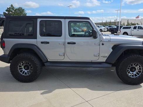 Used 2018 Jeep Wrangler Unlimited Sport S AWD/4WD image 6