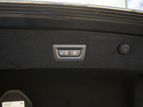 Used 2018 BMW 740i image 24