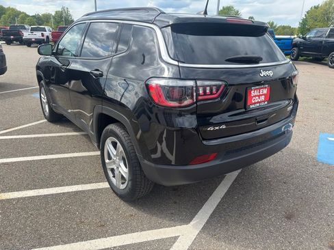 Used 2023 Jeep Compass Latitude w/ Convenience Group AWD/4WD image 7