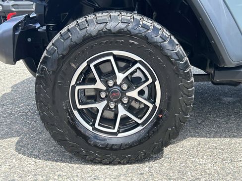 Certified 2026 Jeep Wrangler Unlimited Rubicon AWD/4WD image 9