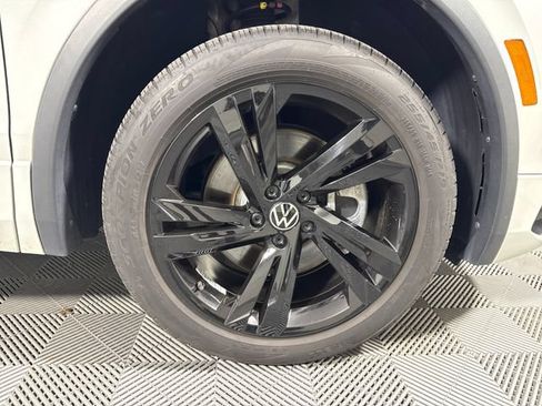 Used 2024 Volkswagen Tiguan SE R-Line AWD/4WD image 11