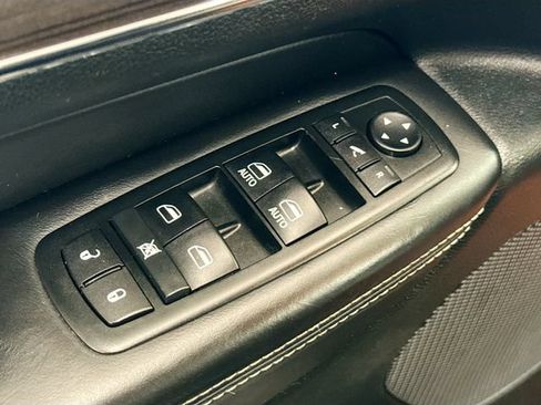 Used 2015 Jeep Grand Cherokee Overland w/ Advanced Technology Group AWD/4WD image 18