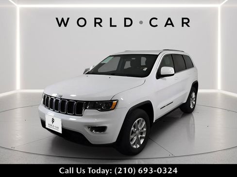 Used 2021 Jeep Grand Cherokee Laredo image 3