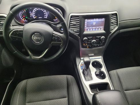 Used 2019 Jeep Grand Cherokee Laredo AWD/4WD image 22