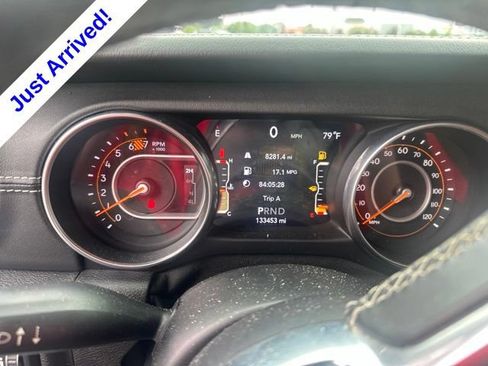 Used 2018 Jeep Wrangler Unlimited Sahara AWD/4WD image 11