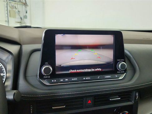 Certified 2023 Nissan Rogue SV image 33