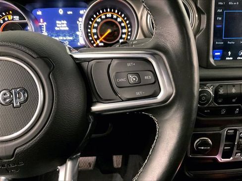 Used 2018 Jeep Wrangler Unlimited Sahara AWD/4WD image 18