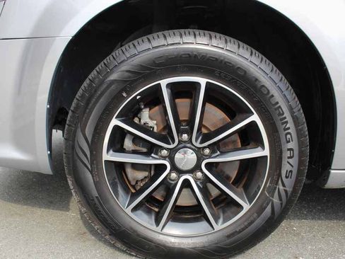 Used 2016 Dodge Grand Caravan SXT FWD image 32