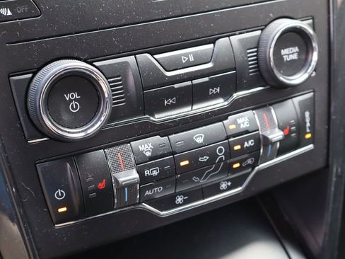 Used 2019 Ford Explorer XLT w/ Equipment Group 202A FWD image 19