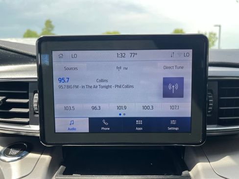Used 2023 Ford Explorer XLT w/ Equipment Group 202A AWD/4WD image 17
