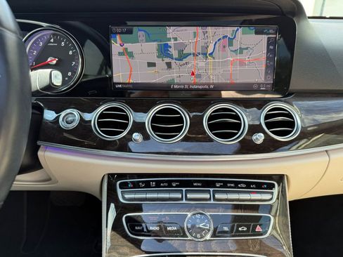 Used 2019 Mercedes-Benz E 300 4MATIC image 22