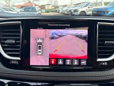 Used 2025 Chrysler Pacifica Pinnacle image 29