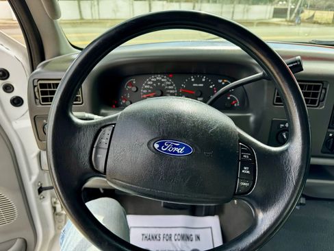 Used 2004 Ford F350 XLT image 9