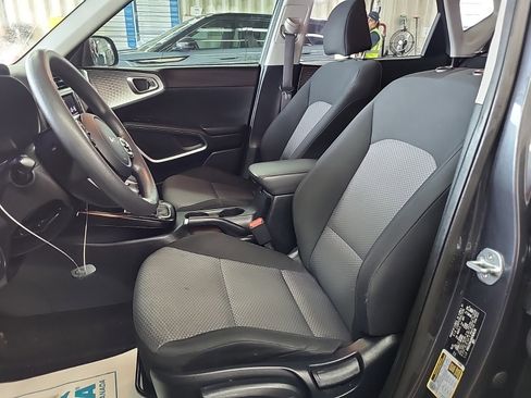 Used 2022 Kia Soul LX w/ Technology Package FWD image 6