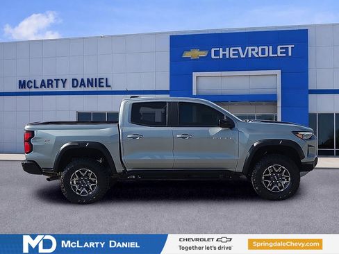Used 2025 Chevrolet Colorado ZR2 w/ Technology Package AWD/4WD image 6