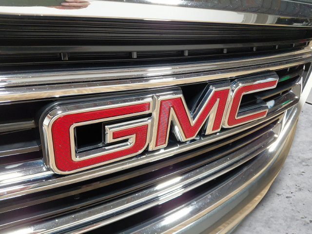 Certified 2021 GMC Terrain SLT w/ Infotainment Package II AWD/4WD image 9