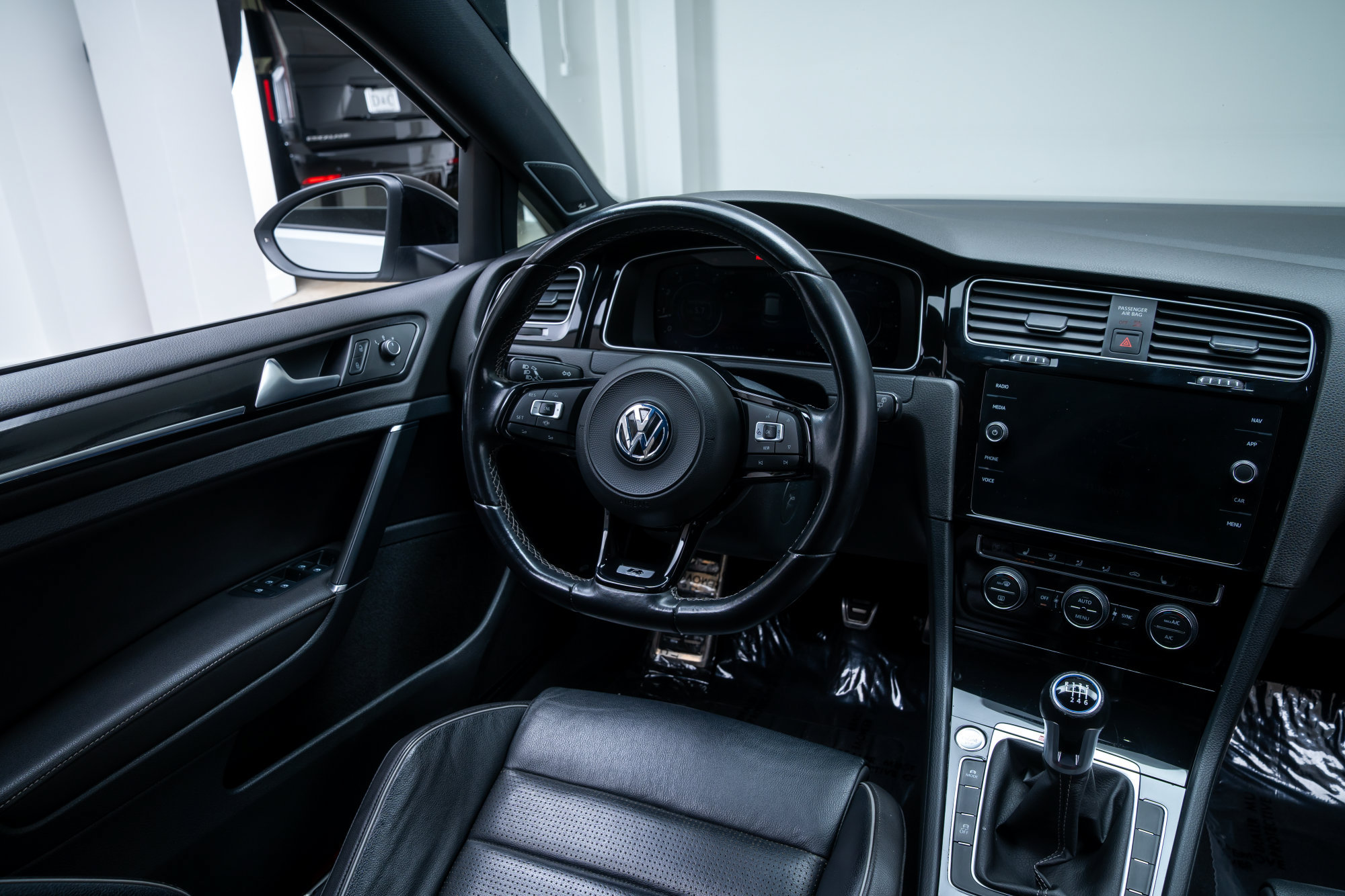 Used 2019 Volkswagen Golf R 4-Door AWD/4WD image 10