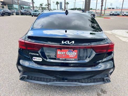 Used 2023 Kia Forte LXS FWD image 7