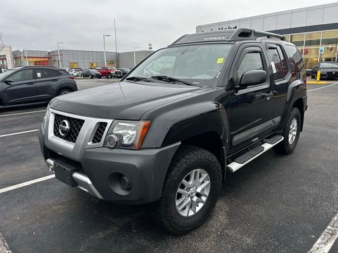 Used 2015 Nissan Xterra S image 2