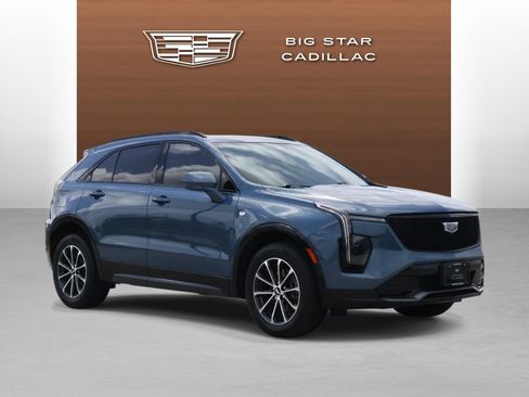 Used 2025 Cadillac XT4 Sport w/ Technology Package image 7