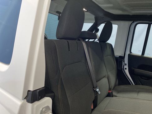 Used 2024 Jeep Wrangler Sahara image 29