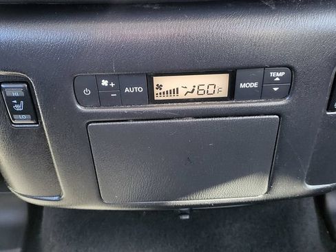 Used 2022 Nissan Armada Platinum w/ Captain's Chairs Package RWD image 32