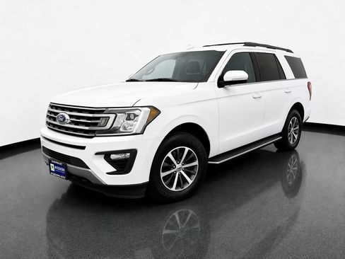 Used 2018 Ford Expedition XLT w/ Equipment Group 202A AWD/4WD image 1