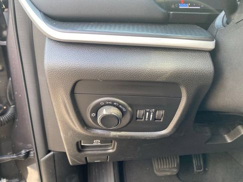 Used 2024 Jeep Grand Cherokee L Laredo RWD image 17