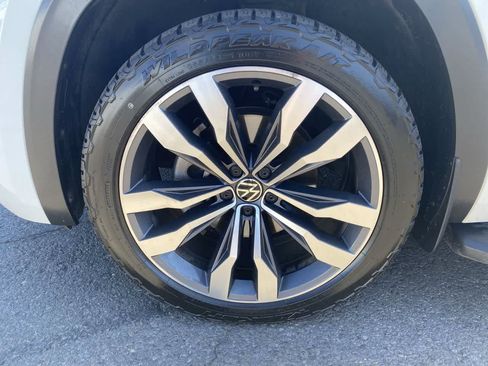 Used 2021 Volkswagen Atlas SEL R-Line AWD/4WD image 10