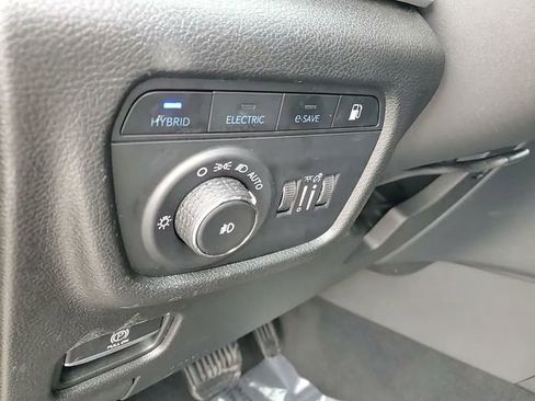 Used 2023 Jeep Grand Cherokee 4WD 4xe image 11