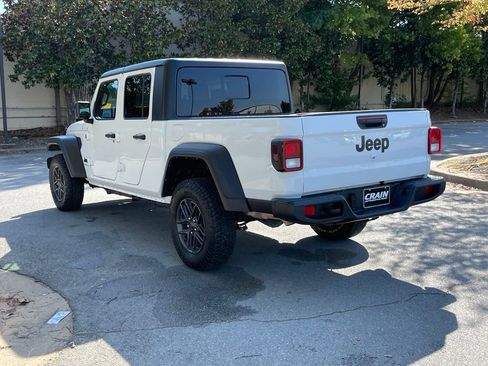 Used 2025 Jeep Gladiator Sport AWD/4WD image 5