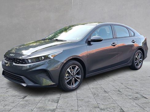Used 2023 Kia Forte LXS w/ LXS Technology Package FWD image 3