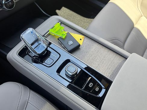 New 2026 Volvo XC90 B6 Plus w/ Protection Package Premier image 13